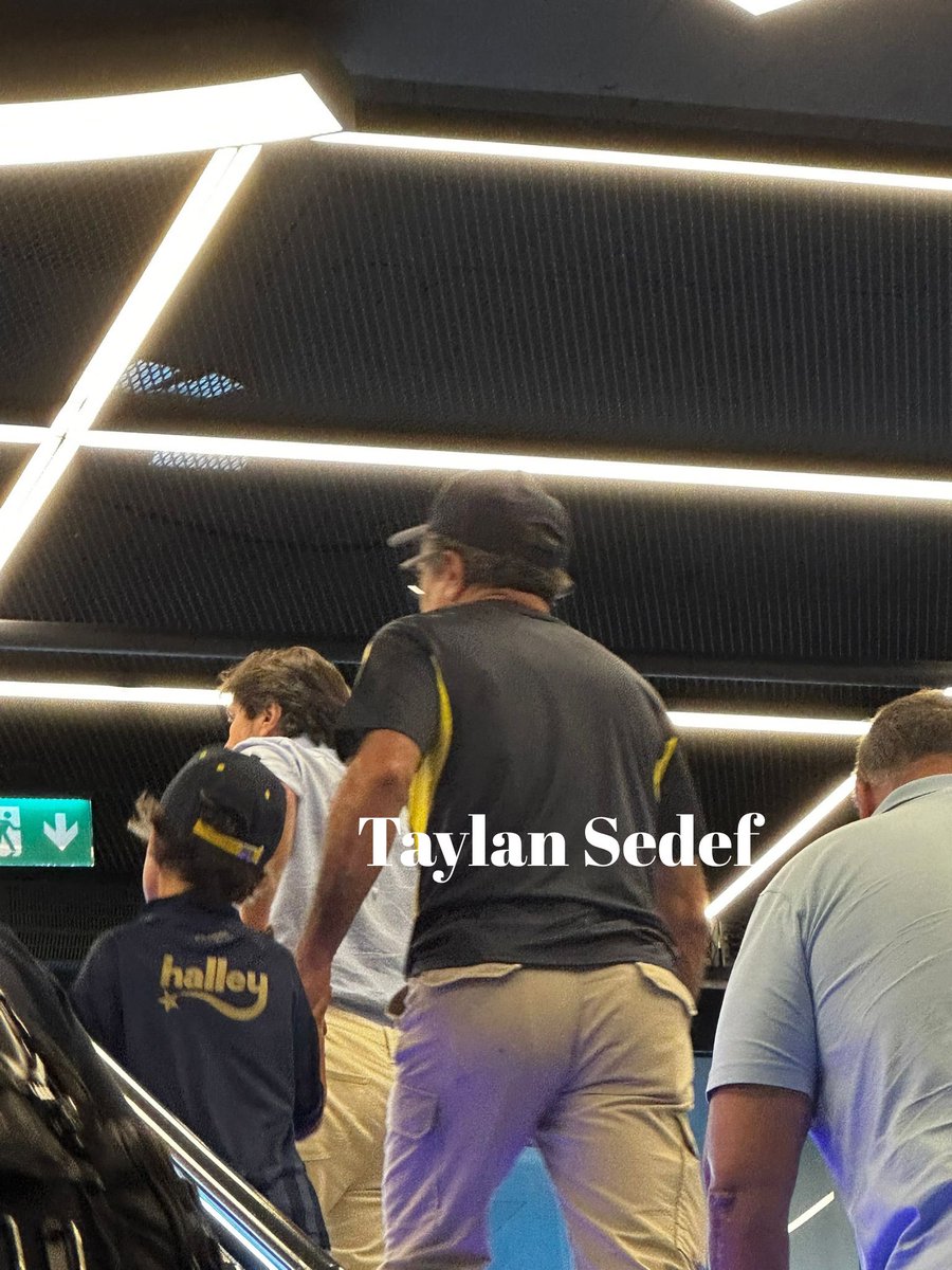 Birazdan yayındayız.

kick.com/Taylan