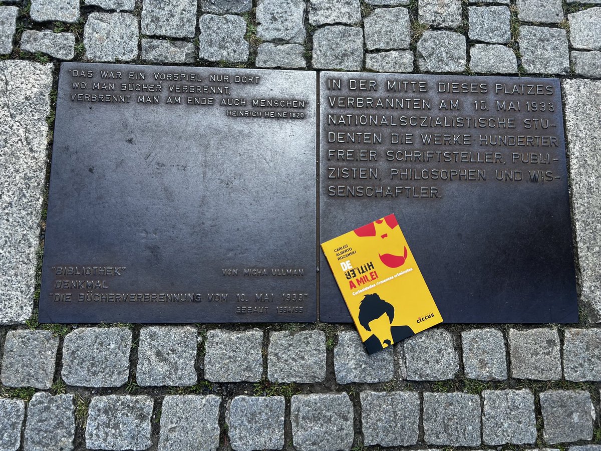 CarlosRozanski's tweet image. En este lugar, los nazis quemaron miles de libros en 1933. 92 años después, el gobierno de Milei se horroriza de que en la facultad de medicina los alumnos se saquen notas altas. Aquella guerra cultural de los nazis se reedita en el brutal gobierno de los terraplanistas.