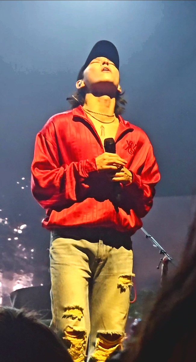 Sammy at the Miami WRLD Tour 🌹
It was absolutely the most amazing show I have ever been to. I can not wait to see them again. Sammy you look stunning 🌹miami