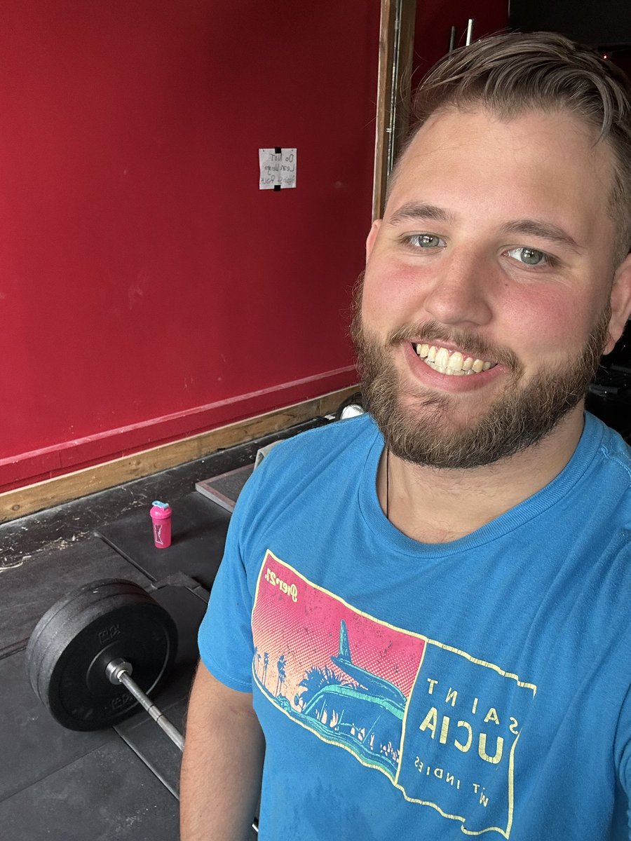 AndySlaps's tweet image. Once I’m done deadlifting grabbing final ingredients for one of my favorite desserts! 

Going live tonight at 5pm est to make it  live then playing Wildcard at 6pm est 

Due to popular demand I will just wear my apron and hat 

You could do a last minute grocery run and join me.