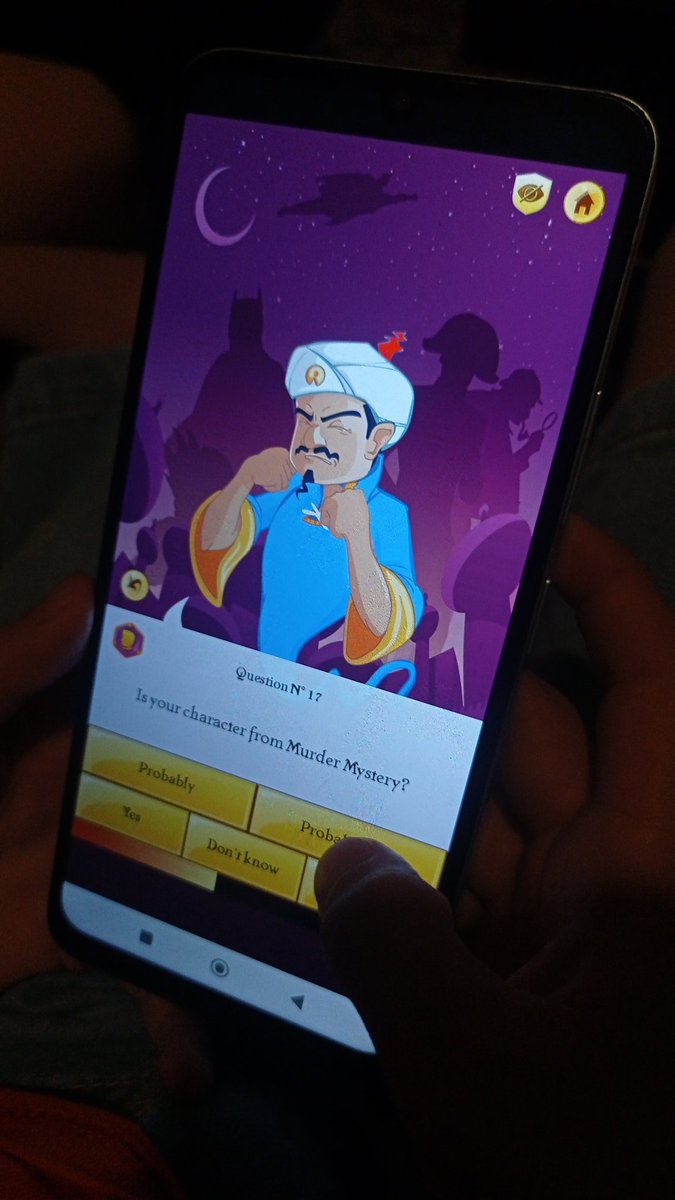 tom_hoeland's tweet image. playing akinator with my 10 y.o cousin is my favourite thing now