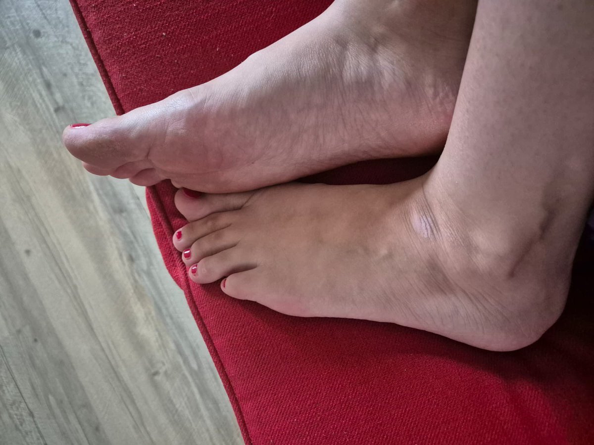 Rose Feet tweet media
