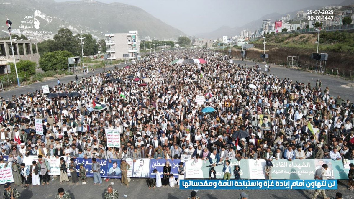 Haidarh_Alkrar's tweet image. استنفار شعبي استثنائي يُترجم الوعي، ويُؤكد الثبات ويعكس الجهوزية... حشود كبرى بمدينة #إب في مسيرة "لن نتهاون أمام إبادة غزة واستباحة الأمة ومقدساتها"
#غزة_تموت_جوعا
#يمن_الواثقين_بالله