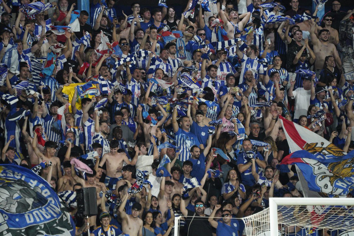 SDP_1922's tweet image. ¡Recién superada la primera semana de la campaña de abonados, somos ya 2.670! ¡Y 152 de ellos nuevos! ¡Muchas gracias a todos! ¡Seguimos! 👏👏👏💪💪💪🤍💙🤍💙
#Adelanteyarriba
#SomosDeportiva