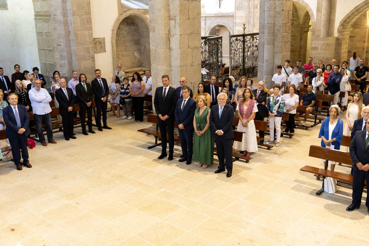 lopezcamposgal's tweet image. Ademais de celebrar o Día de Galicia e do Apóstolo, é unha honra tamén lembrar hoxe a Rosalía coa tradicional misa e ofrenda floral
Agradecido por acompañar as institucións culturais e mesmo centros galegos do exterior na homenaxe no Panteón de Galegas e Galegos Ilustres