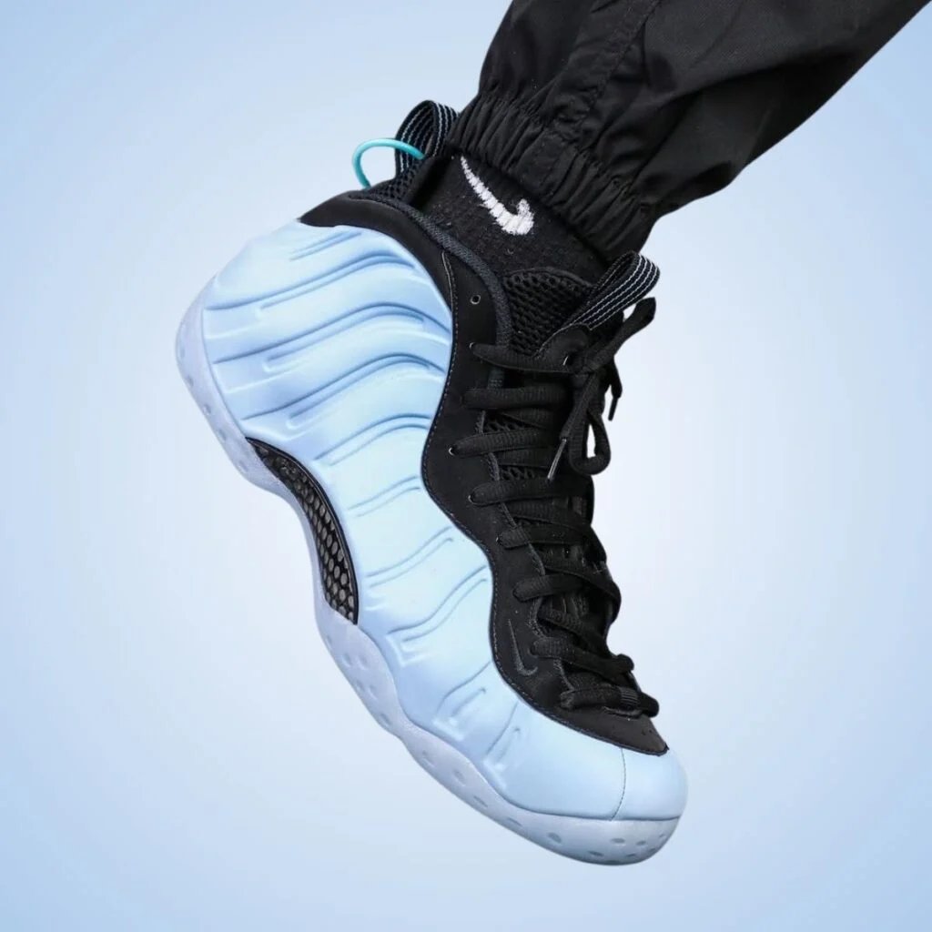 Nike Air Foamposite One 'Psychic Blue' 🧊

howl.link/n0tad52j670nv
