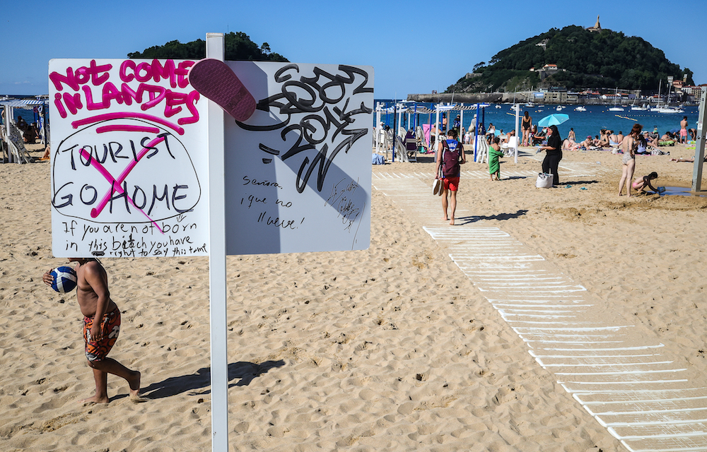 irutxulo's tweet image. Klik-klak | Turismoa eta turistifikazioa
"Mundu erdia ezagutzen dugula diogu eta Donostiako mapan Antondegi kokatzen ere ez dakigu; txankleta hori baino galduago gaude".
🔗 irutxulo.hitza.eus/2025/07/25/tur…