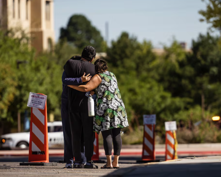 kwtx's tweet image. 🔴 1 dead, 1 wounded, suspect at large in University of New Mexico dorm shooting LATEST: kwtx.com/2025/07/25/1-d…