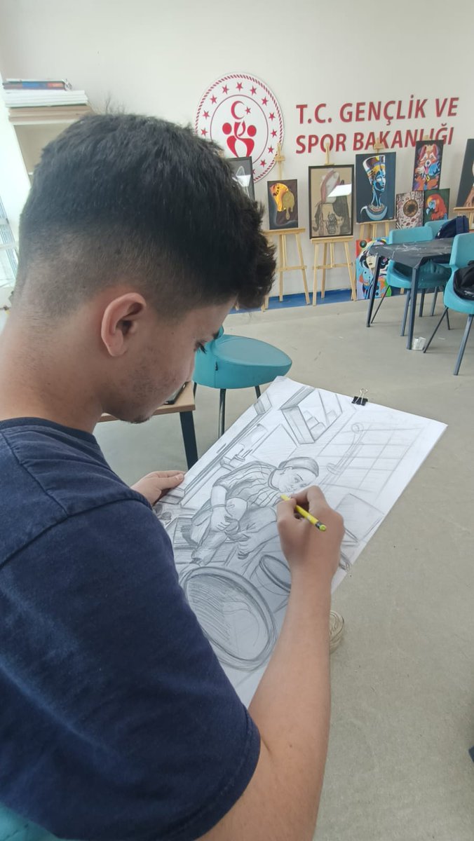 Guzel Sanatlar atölyesi #Resim kulubümulüzde güzel sanatlar fakültesi yetenek sınavlarına hazırlık egitimlerimiz devam etmektedir. Sizlerde atölyemizde yer almak  istiyorsanız Gençlik merkezimize bekliyoruz.