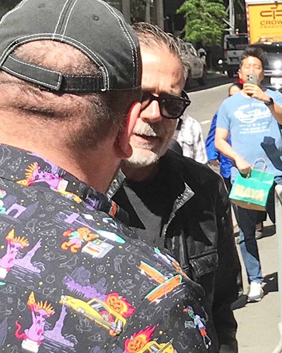 PortalJeffreyBR's tweet image. Jeffrey Dean Morgan atendendo fãs durante a tour de divulgação da segunda temporada de “Dead City” em New York. 😍
📸 • Thank you sending!