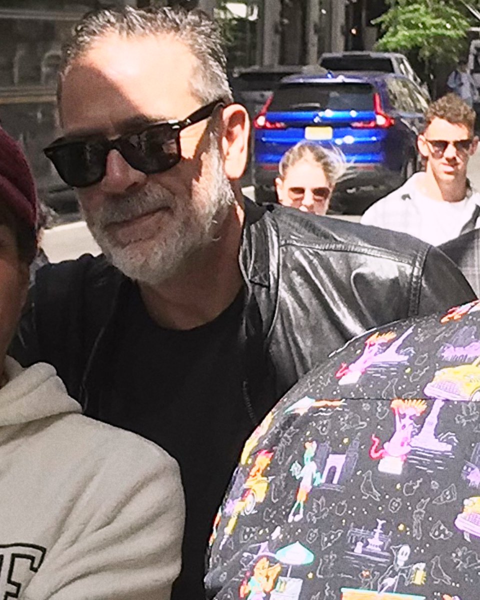 PortalJeffreyBR's tweet image. Jeffrey Dean Morgan atendendo fãs durante a tour de divulgação da segunda temporada de “Dead City” em New York. 😍
📸 • Thank you sending!