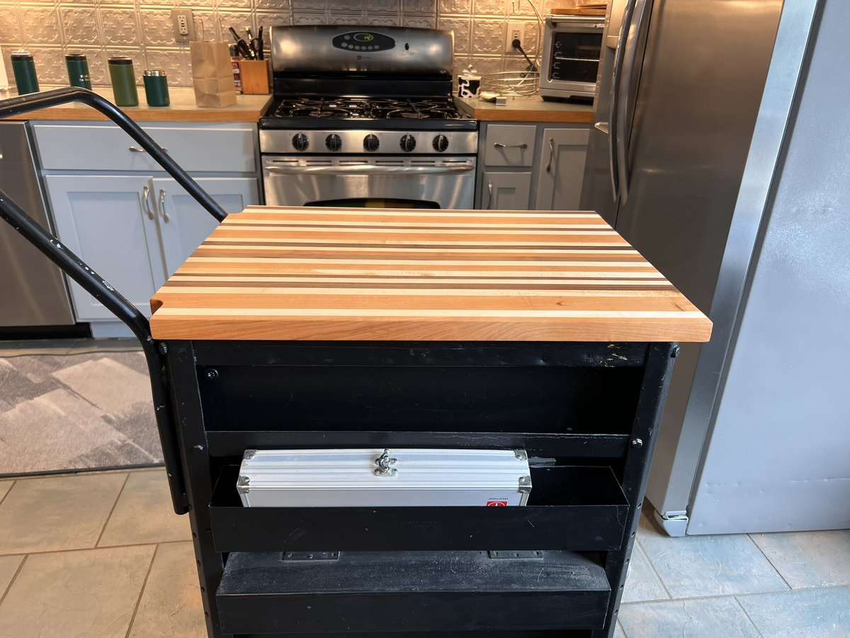 WanbergDylan's tweet image. Before and after of the butcher block top for a meal prep cart. The wood is Maple, Cherry and walnut.