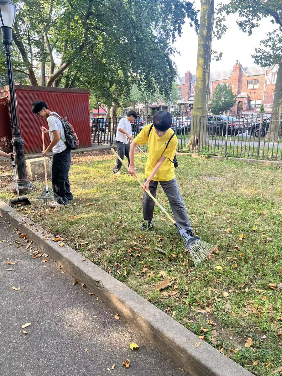 pcra_nyc's tweet image. 🫶 Spend part of your day doing something that matters. Join us during the week in Sunset Park or Leif Ericson Park, from 7 AM to 9 AM!
Sunset Park: 7th Ave between 41st & 42nd Streets
Leif Ericson Park and Square: 67th Street & 9th Avenue
Book online: pcr.nyc/volunteerevents