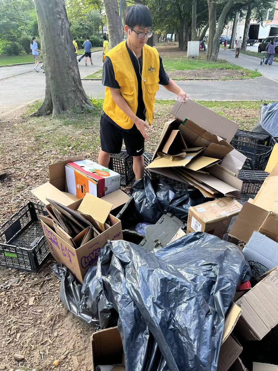 pcra_nyc's tweet image. 🫶 Spend part of your day doing something that matters. Join us during the week in Sunset Park or Leif Ericson Park, from 7 AM to 9 AM!
Sunset Park: 7th Ave between 41st & 42nd Streets
Leif Ericson Park and Square: 67th Street & 9th Avenue
Book online: pcr.nyc/volunteerevents