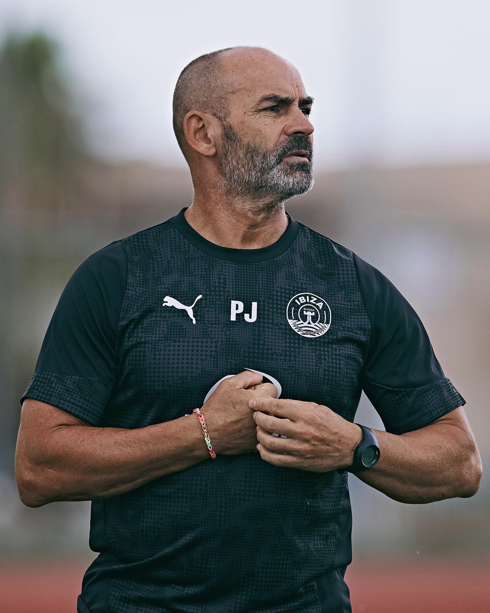 El míster con la pulsera de Nadia 🩵