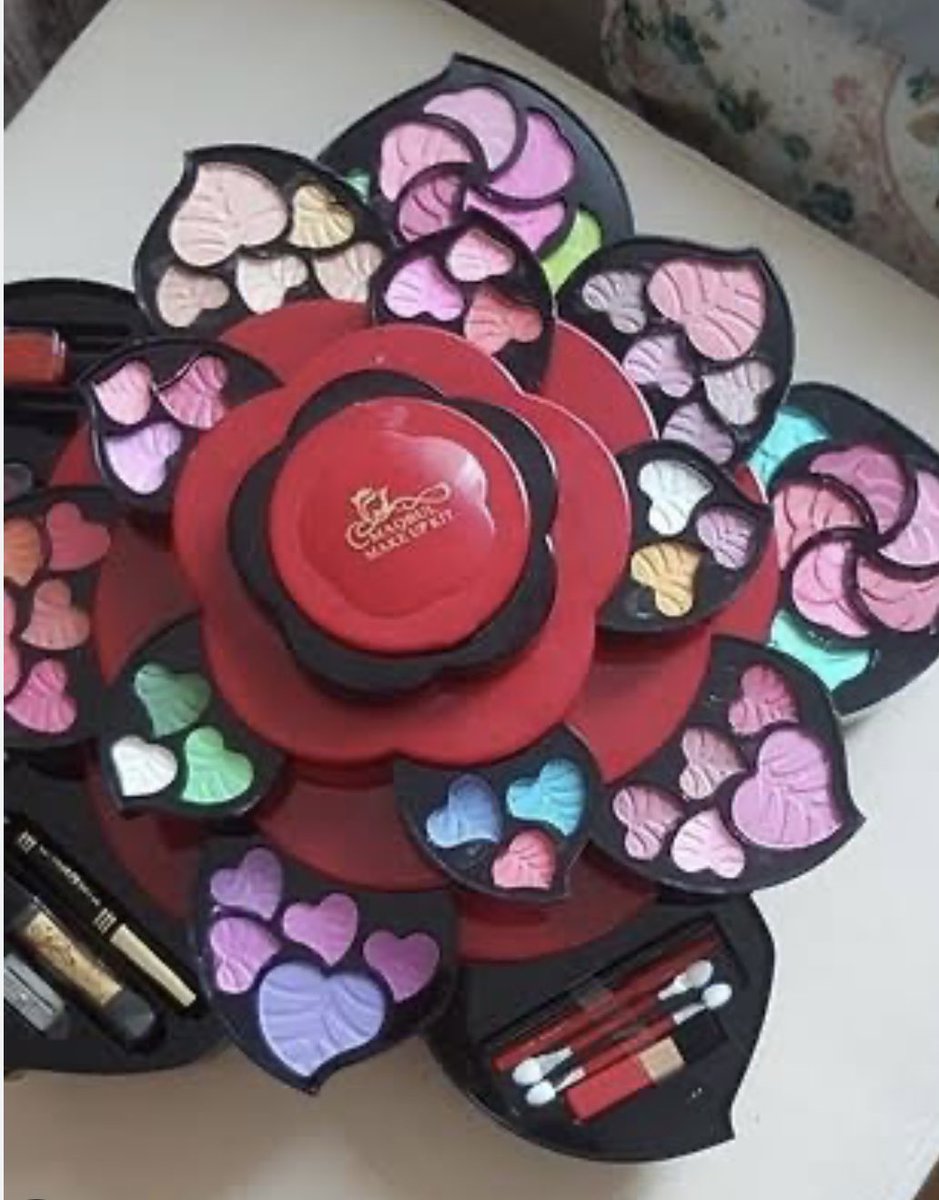 Sene 2011 bir yaz akşamı ve halamın şu makyaj ürünü ile makyaj yapmaya çalıştığım prime günler geri dönün please