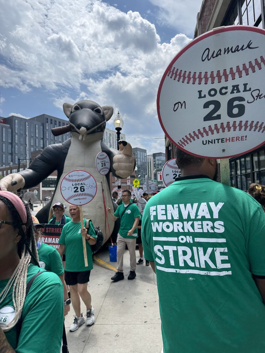Carlos_Aramayo's tweet image. Scabby has arrived at Fenway Park! Shame on Aramark! Enjoy the game, don’t buy food and drink in the park.