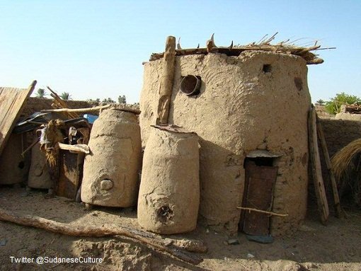SudaneseCulture's tweet image. Traditional Sudanese Pigeon House - Sudan
#SudaneseCulture
بُرْجُ الحَمَام (القوقة) - السودان.
#ثقافة_سودانية