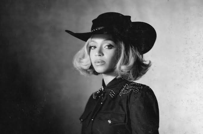 tksovers's tweet image. BTS joins Beyoncé as the only Acts in History to earn 50M+ streams with a Live Album in its 1st week on Spotify !!