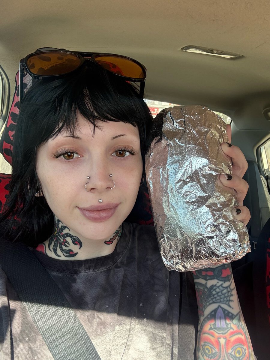 CrocMartens's tweet image. Happy Friday, I got a Chipotle burrito in honor of Ozzy