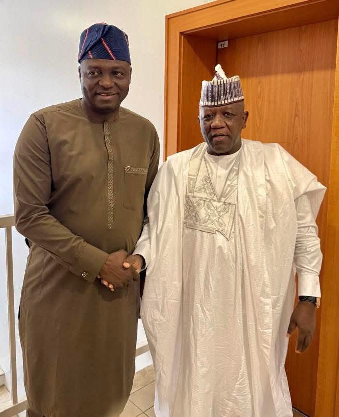 MSIngawa's tweet image. The newly elected Chairman Party of the APC visits Senator Abdulaziz Yari in his office.
Abdulaziz Yari is very powerful APC members and the president acknowledges that.
Getting 43 votes in Senate Presidential election against the candidate of the president is not ordinary.