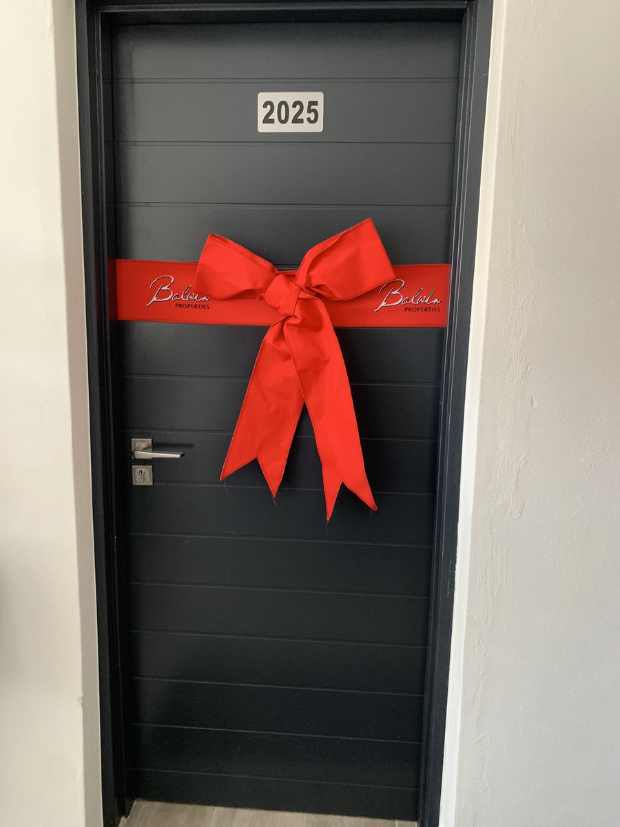 5FM's tweet image. The biggest giveaway on radio EVER...
#5Drive giving away a R1 MILLION fully furnished apartment, at The Reid Lifestyle
Estate today courtesy of the @balwin.properties
A huge shout out to all our finalists! And congratulations once again to Minette who had the magic key that…