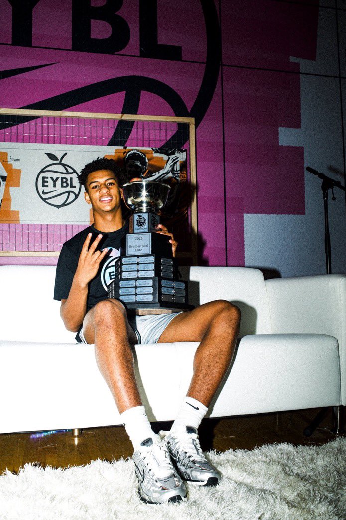 Very few players can walk away from their grassroots career and say their name is stamped in its history forever, but one certainly can. Checkout my interview with one of the top rising point guards in the country and back-to-back Peach Jam champion, Trey Pearson.

🔗: