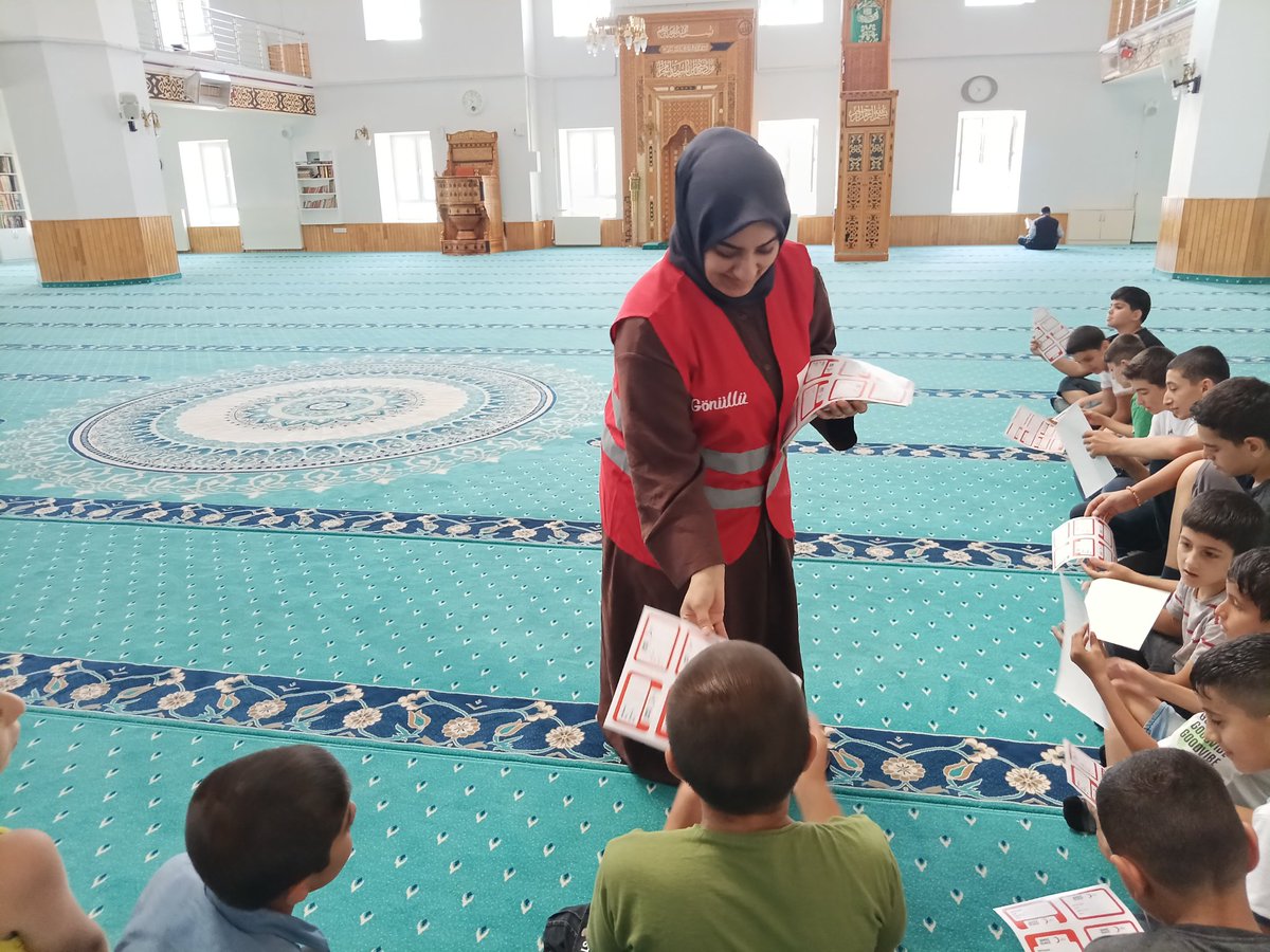 Bugün, Kara Yusuf Paşa Camii Kur'an Kursu talebelerini ziyaret ettik. Kızılay'ımız hakkında bilgilendirmede bulunup, Kızılay etiketleri hediye ettik. 🌙

#DaimaHazır