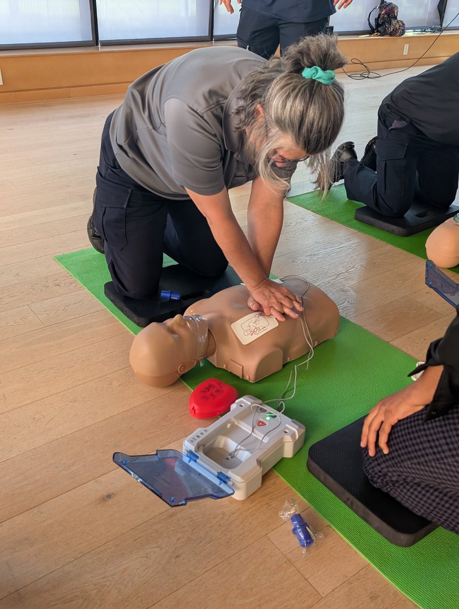 🫀Members of Brown DPS participated in a Heartsaver training led by <a href="/brown_ems/">Emma </a> 🚑

Huge thanks to #BrownEMS for their expertise and commitment to safety and preparedness!👏🏼🙌🏾

 #CommunitySafety #CPRTraining #BrownEMS #PublicSafety #FirstAid #HeartSaver #BrownDPS