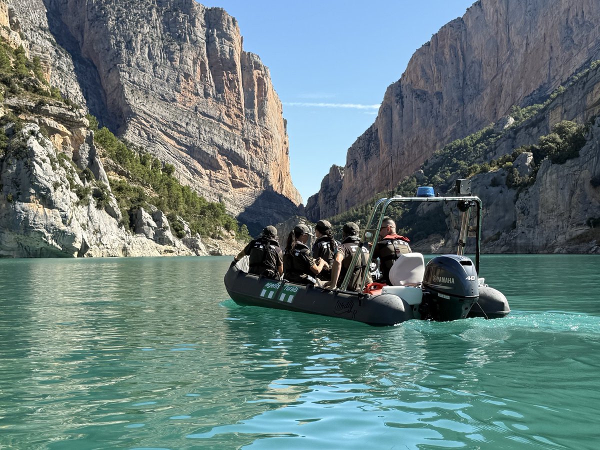 RadioSeu's tweet image. Els @agentsruralscat reforcen la vigilància en parcs i espais naturals protegits al punt àlgid de l'#estiu. #Pirineu #muntanya + informació: tuit.cat/a3wvE