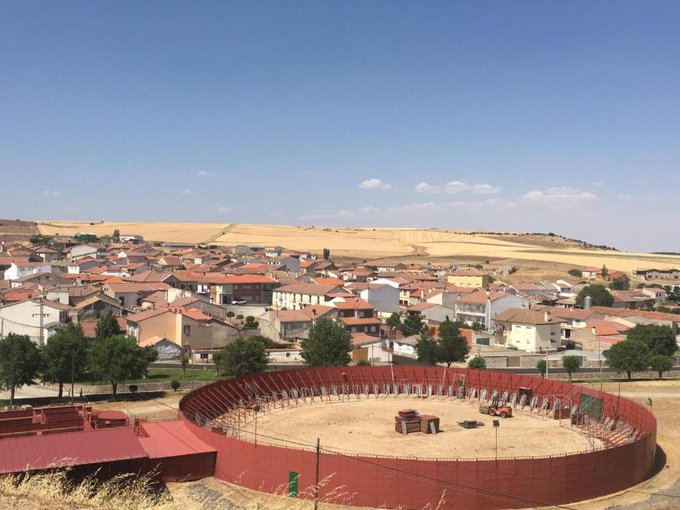 Plazas de toros, patrimonio artístico y cultural

🏟️ Maello (Ávila)

💫 #TauromaquiaPatrimonioCultural