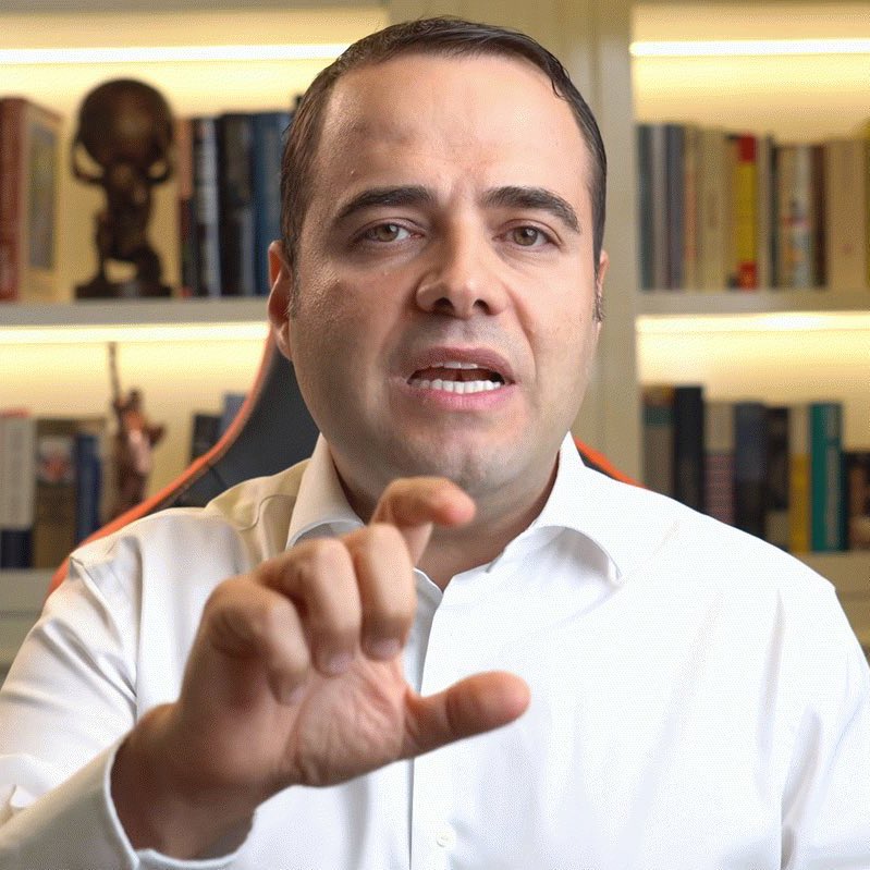 siyahsancakx's tweet image. ⚫️ Ekonomist Özgür Demirtaş:
“Daha AZ devlet harcaması daha az VERGİ, daha az ENFLASYON, daha FAZLA alım gücü demektir. Ekonomik olarak KÜÇÜK devlet, ZENGİNLİK demektir. Net ve açık değil mi?”