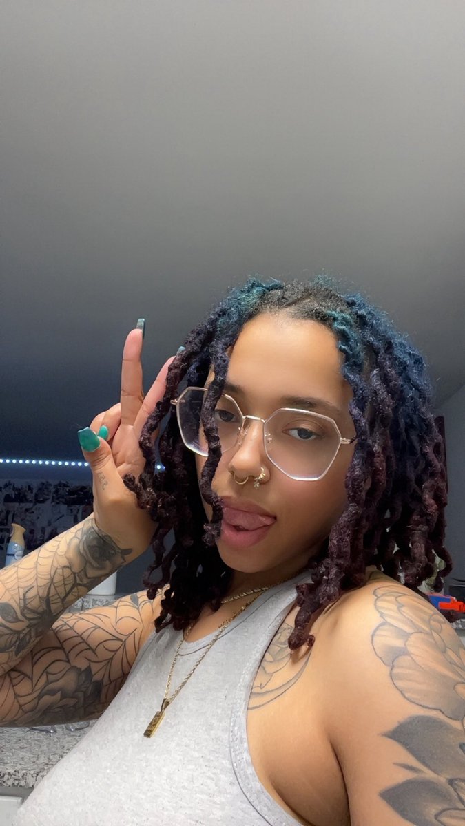 meanahko's tweet image. my locs are so beautiful and long 🥹