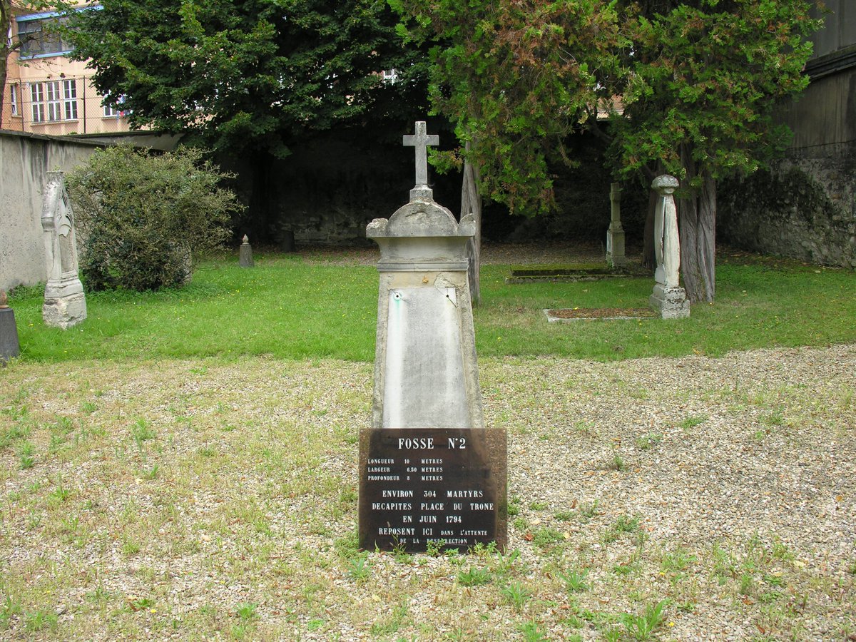stefdesvosges's tweet image. Exécution le 26 juillet 1794 à la barrière du Trône de Jules de Clermont-Tonnerre duc de Clermont-Tonnerre, corps jeté dans une fosse à Picpus