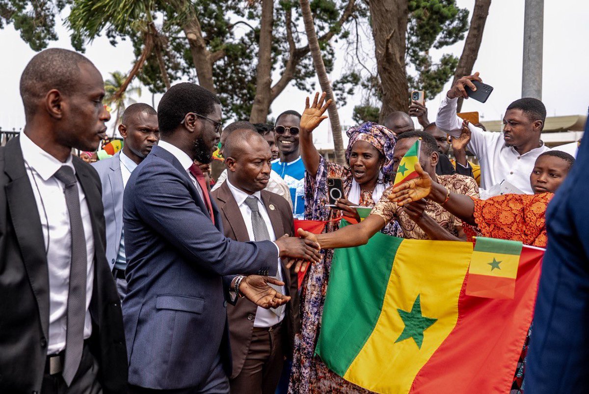 PR_Senegal's tweet image. Le @PR_Diomaye s’est entretenu ce jour, à Lomé avec le Président du Conseil @FEGnassingbe. Les deux dirigeants ont convenu de redynamiser la coopération entre Dakar et Lomé, en instruisant leurs ministres de convoquer la Commission mixte pour identifier des axes de partenariat.