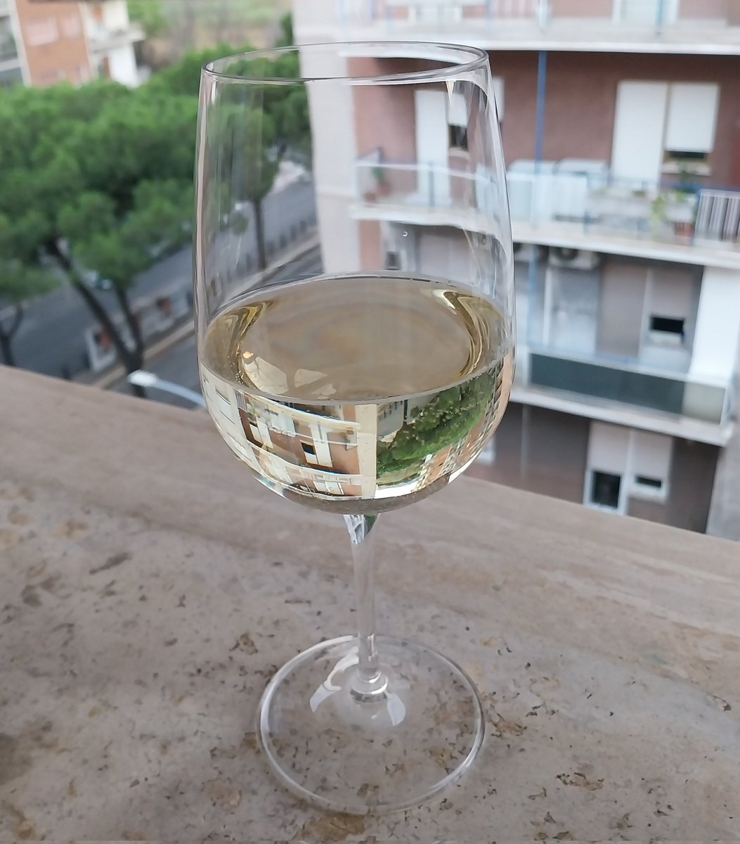 alemi1715's tweet image. La settimana è finita. Bevete in pace.
(Rendiamo grazie a Bacco)