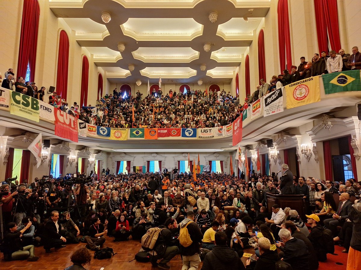 Ato pela democracia e lançamento da carta pela soberania nacional. COMISSÃO ARNS PRESENTE! 
Faculdade de Direito da USP lotada!