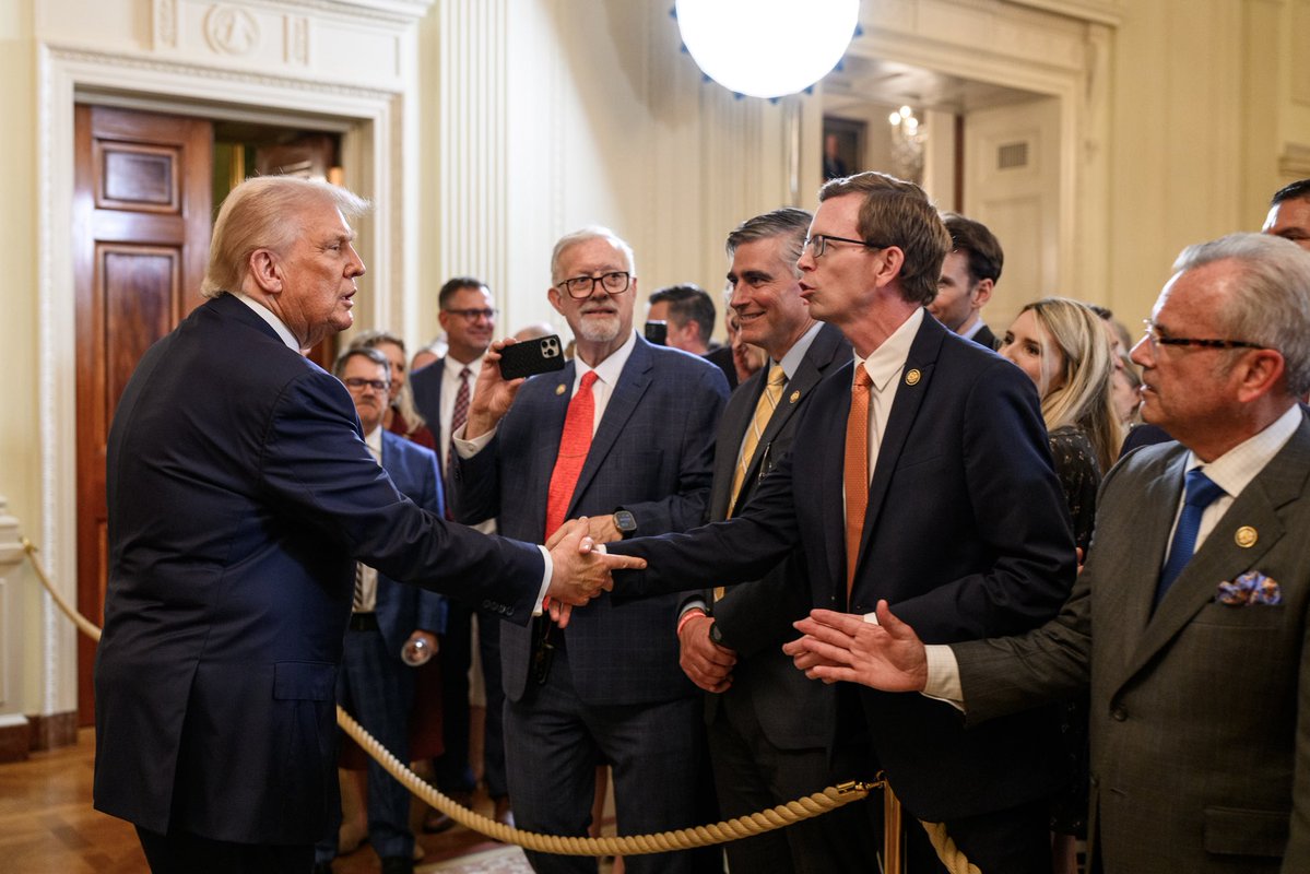 Thanks to President Trump for having the key champions of the historic One Big Beautiful Bill over for dinner at the White House. It was an honor! 🇺🇸
