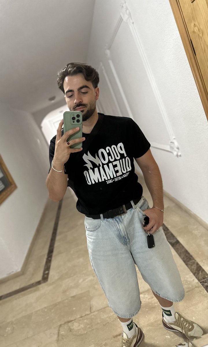 JMGJurado's tweet image. Me acaba de llegar este camisetón de @GloriaVendimia del metal de Cádiz, que aparte de estar guapísima, puedes contribuir con los trabajadores del metal represaliados sindicales.
gloriavendimia.com/huelgadelmetal/