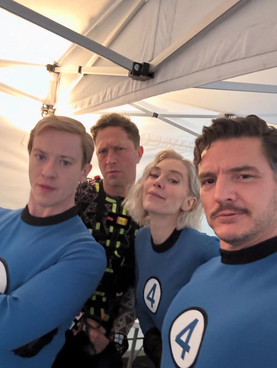 Alex12_FM's tweet image. NOS ROBARON LOS TRAJES CLÁSICOS 😭😭😭 #FantasticFour