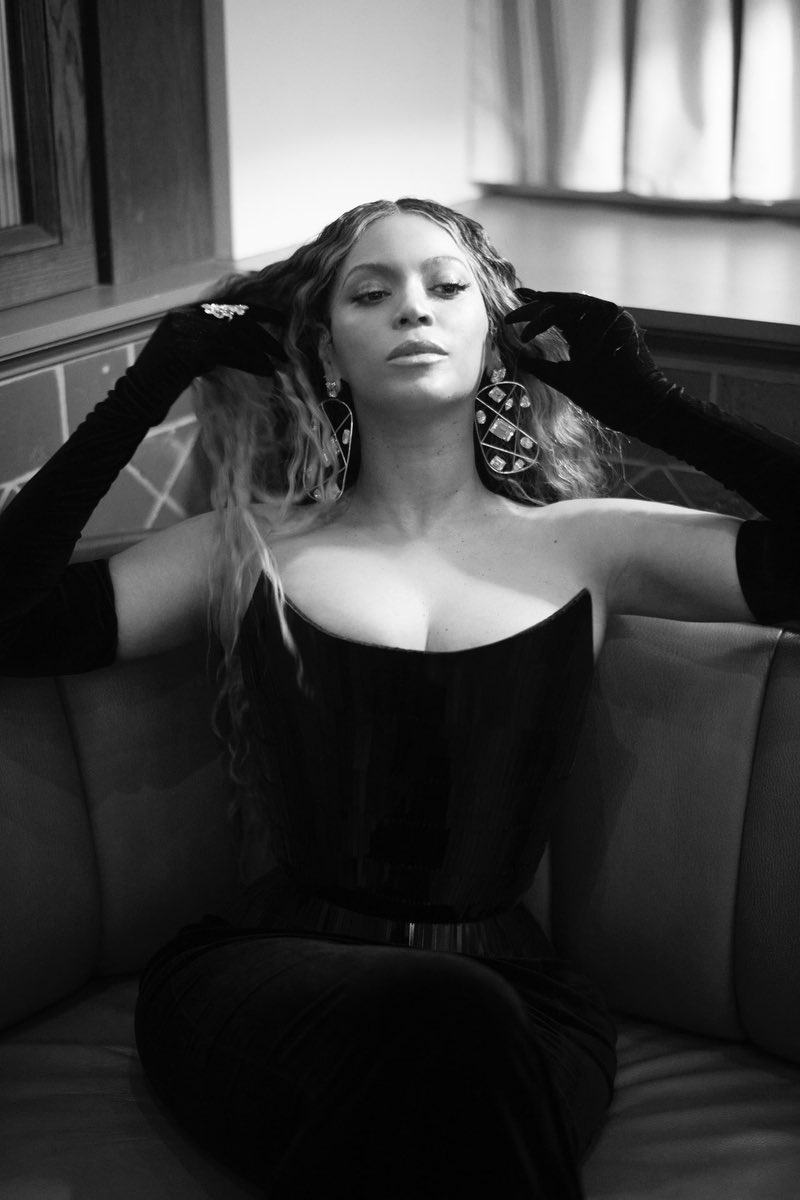 btsonstats's tweet image. BTS joins BEYONCÉ as the only artists in history to have a live album earn over 50 million streams in its first week on Spotify.