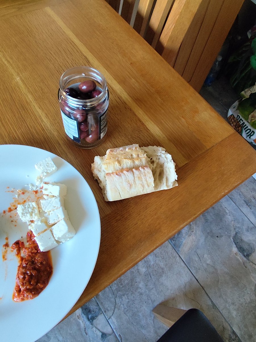 chris_thinks's tweet image. Lunch was cut short due to Bonnie stealing the loaf of bread and eating it in the garden