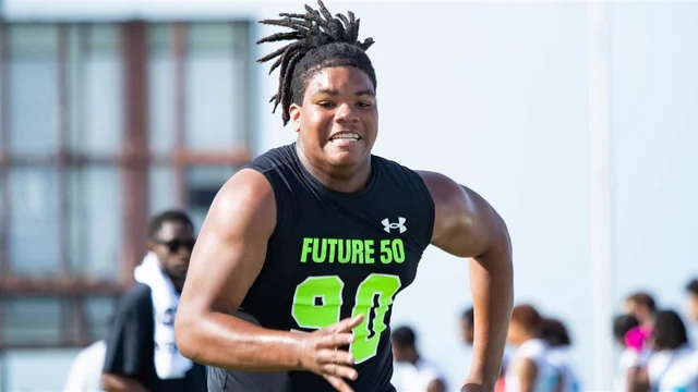 Bucknuts247's tweet image. Top247 defensive lineman @_KasiCurrie has a few schools emerging for him, but he's still hoping for an #OhioState offer.
✍️ @BrandonHuffman
247sports.com/college/ohio-s…