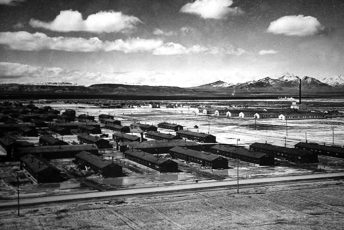 RiseToLiberty's tweet image. People are so ignorant of history…
Like really are you surprised about immigrants getting thrown into camps?
What about all the Japanese Americans? All 110,000 of them, thrown into camps… by a Democrat.
Us anti-state people have been trying to tell you… the state is fucked