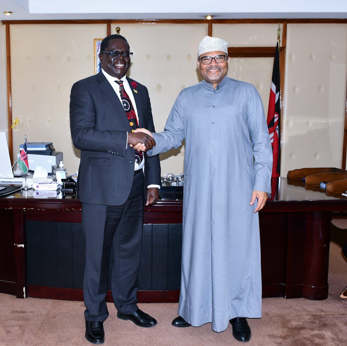 Profshaukat's tweet image. Productive meeting with Amb Dr. Wilson Kogo, the High Commissioner of 🇰🇪 in 🇦🇺 @KHC_Canberra. Discussed on potential areas of collaboration btn Kenya & Australia in STI, database, linking scientists and innovators with those in Diaspora. @SingoeiAKorir @OfficePCS_KE @Diaspora_KE