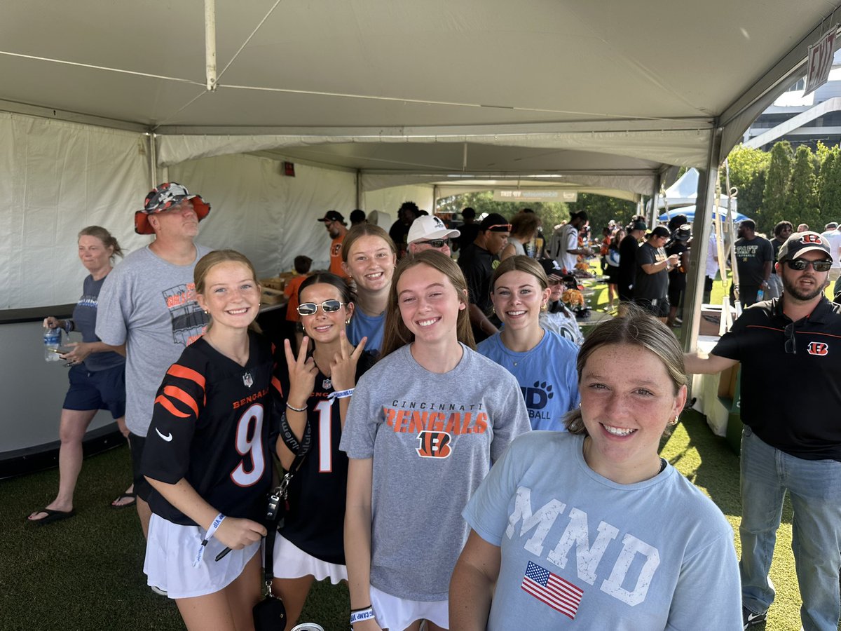 gaultdc20's tweet image. Huge Thank You to the Cincinnati Bengals! 🐅🏈
We are beyond grateful to the @Bengals for inviting our @MNDCougars Flag Football team as VIPs to Training Camp! What an unforgettable experience for our girls — from the front-row access to the incredible hospitality, it was truly…