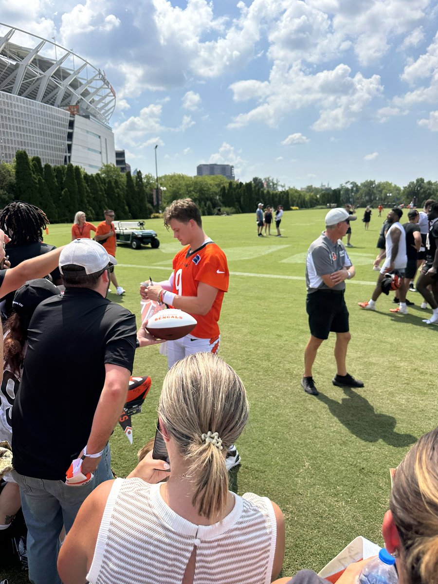 gaultdc20's tweet image. Huge Thank You to the Cincinnati Bengals! 🐅🏈
We are beyond grateful to the @Bengals for inviting our @MNDCougars Flag Football team as VIPs to Training Camp! What an unforgettable experience for our girls — from the front-row access to the incredible hospitality, it was truly…