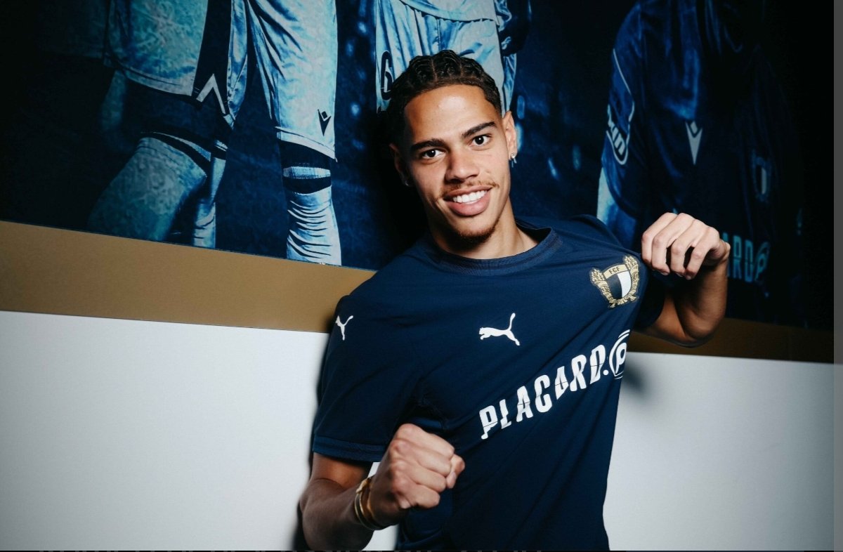 AllTransfersWW's tweet image. 🚨 Famalicão signs Roméo Beney!
◉ 20yo 🇨🇭🇧🇷 LW | Transfer from #FCBasel (undisclosed fee)
◉ 17 apps, 5⚽️ 8🅰️ for Lausanne Ouchy (loan)
◉ Brother of Swiss WNT star Iman Beney
#RoméoBeney #Famalicão #PrimeiraLiga #Transfers #LigaPortugal
📷 Source: @FCF1931_Oficial