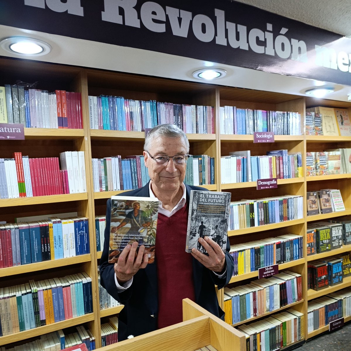 LibrosColmex's tweet image. La librería de El Colegio de México ofrece la selección más completa de libros en todo el país. Contará con más de 1,000 títulos entre libros y revistas, y un total de 4,443 ejemplares disponibles que abarcan temas de las ciencias sociales y las humanidades.