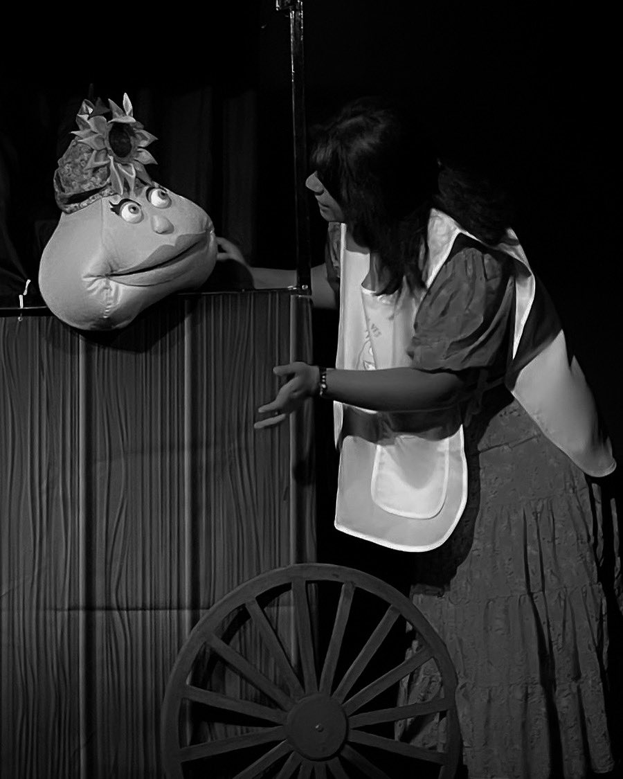 #PRÓXIMAMENTE 

La fruta cobra vida en “La Piña que quería ser fresa” una historia que te enseñará que te invita a reflexionar sobre la importancia de ser auténtico ✨ 

GRAN ESTRENO 16 DE AGOSTO 
🗓️Sábados, 1 pm 
🎟️Boletos en taquilla o lateatreria.com